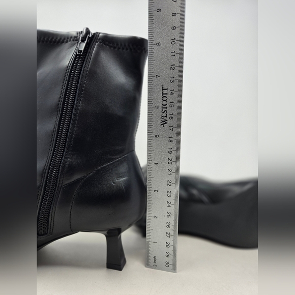 Abound Erinn Women's Sz 6M Black Faux Leather Sleek & Sexy Bootie Pointed Toe - Picture 8 of 10